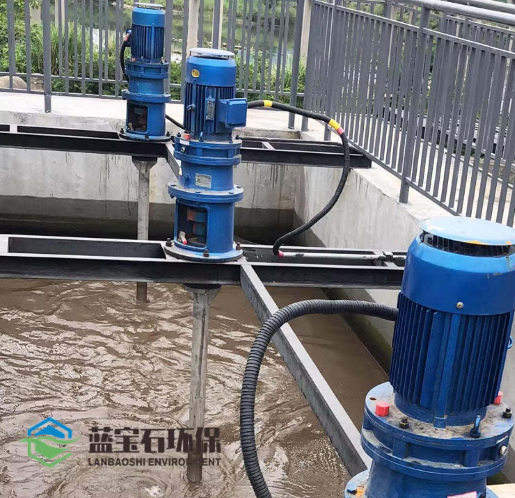 南京藍寶石環(huán)保與深圳某環(huán)保科技達成漿式攪拌機設(shè)備合作